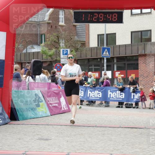 10.05.2026 - 8. Wedeler Halbmarathon Yannick Fuchs http://msf.ph/oto/9714100 10.05.2026 11:29:47 Ziel 131, 502, 2192, 2215 meine-sportfotos.de