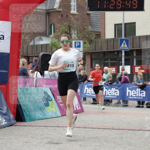 10.05.2026 - 8. Wedeler Halbmarathon Yannick Fuchs http://msf.ph/oto/9714104 10.05.2026 11:29:47 Ziel 131, 502, 2192, 2215 meine-sportfotos.de