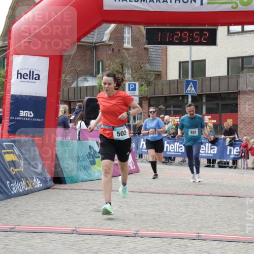 10.05.2026 - 8. Wedeler Halbmarathon Yannick Fuchs http://msf.ph/oto/9714142 10.05.2026 11:29:51 Ziel 502, 620, 2178, 2215 meine-sportfotos.de