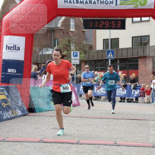10.05.2026 - 8. Wedeler Halbmarathon Yannick Fuchs http://msf.ph/oto/9714145 10.05.2026 11:29:51 Ziel 502, 620, 2178, 2215 meine-sportfotos.de