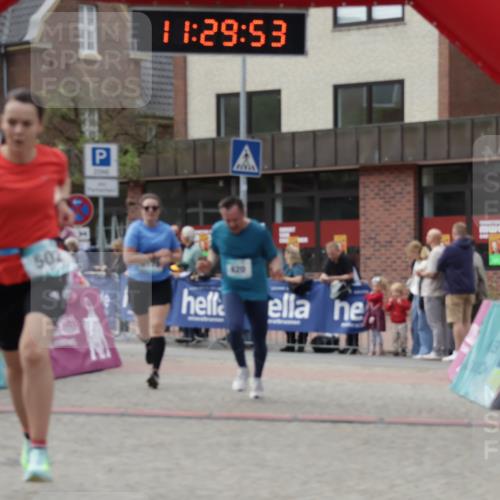 10.05.2026 - 8. Wedeler Halbmarathon Yannick Fuchs http://msf.ph/oto/9714148 10.05.2026 11:29:51 Ziel 502, 620, 2178, 2215 meine-sportfotos.de