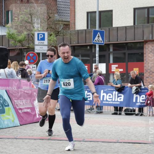 10.05.2026 - 8. Wedeler Halbmarathon Yannick Fuchs http://msf.ph/oto/9714150 10.05.2026 11:29:52 Ziel 502, 620, 2178, 2215 meine-sportfotos.de