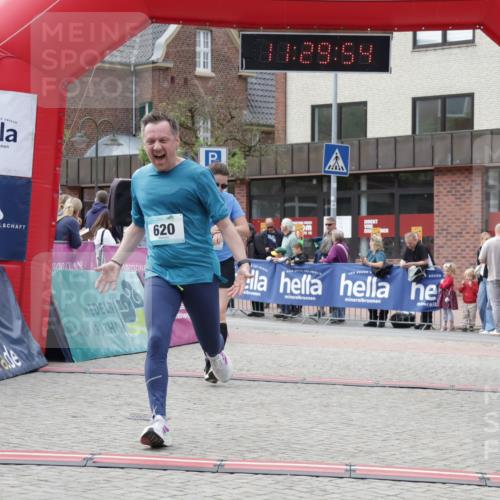 10.05.2026 - 8. Wedeler Halbmarathon Yannick Fuchs http://msf.ph/oto/9714162 10.05.2026 11:29:53 Ziel 502, 620, 2178, 2215 meine-sportfotos.de