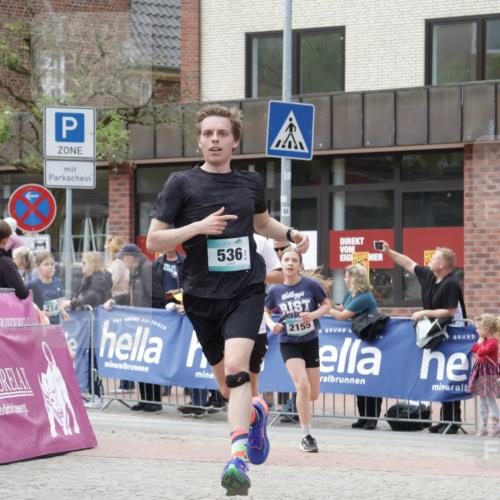 10.05.2026 - 8. Wedeler Halbmarathon Yannick Fuchs http://msf.ph/oto/9714264 10.05.2026 11:30:02 Ziel 536, 655, 815, 2123, 2140, 2147, 2155 meine-sportfotos.de