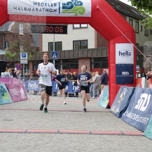 10.05.2026 - 8. Wedeler Halbmarathon Yannick Fuchs http://msf.ph/oto/9714294 10.05.2026 11:30:04 Ziel 536, 655, 815, 2123, 2140, 2147, 2155 meine-sportfotos.de