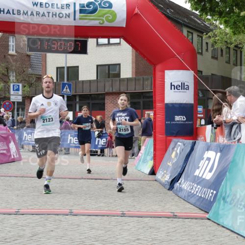 10.05.2026 - 8. Wedeler Halbmarathon Yannick Fuchs http://msf.ph/oto/9714300 10.05.2026 11:30:05 Ziel 536, 655, 2123, 2147, 2155 meine-sportfotos.de