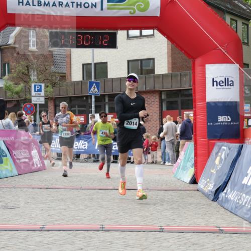 10.05.2026 - 8. Wedeler Halbmarathon Yannick Fuchs http://msf.ph/oto/9714354 10.05.2026 11:30:11 Ziel 437, 655, 2014, 2089, 2147, 2222 meine-sportfotos.de
