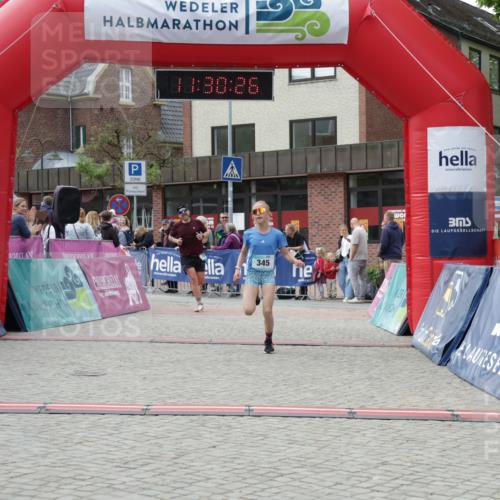 10.05.2026 - 8. Wedeler Halbmarathon Yannick Fuchs http://msf.ph/oto/9714440 10.05.2026 11:30:25 Ziel 345, 752 meine-sportfotos.de