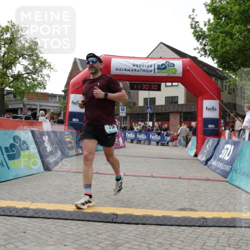 10.05.2026 - 8. Wedeler Halbmarathon Yannick Fuchs http://msf.ph/oto/9714495 10.05.2026 11:30:28 Ziel 294, 345, 752 meine-sportfotos.de