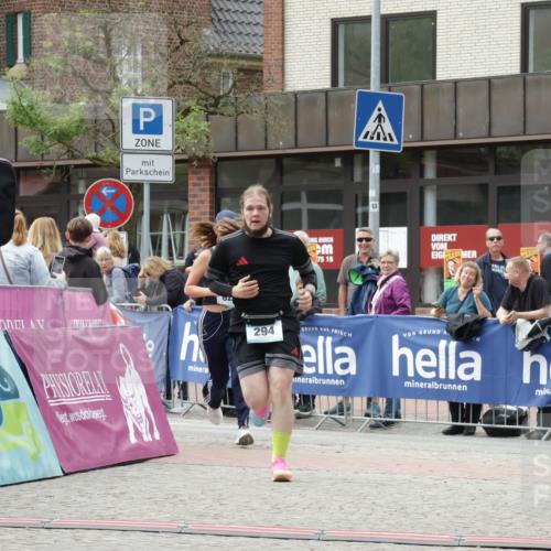 10.05.2026 - 8. Wedeler Halbmarathon Yannick Fuchs http://msf.ph/oto/9714504 10.05.2026 11:30:31 Ziel 294, 626, 752 meine-sportfotos.de