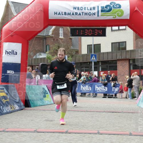 10.05.2026 - 8. Wedeler Halbmarathon Yannick Fuchs http://msf.ph/oto/9714533 10.05.2026 11:30:33 Ziel 294, 626 meine-sportfotos.de