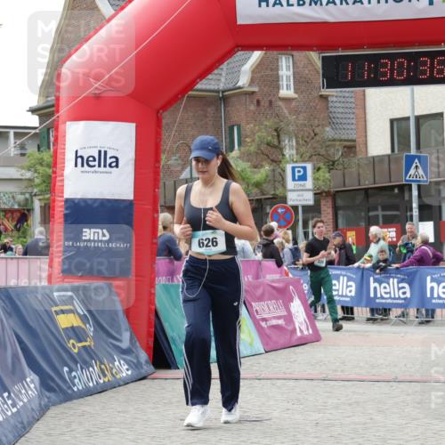 10.05.2026 - 8. Wedeler Halbmarathon Yannick Fuchs http://msf.ph/oto/9714546 10.05.2026 11:30:35 Ziel 294, 326, 626 meine-sportfotos.de