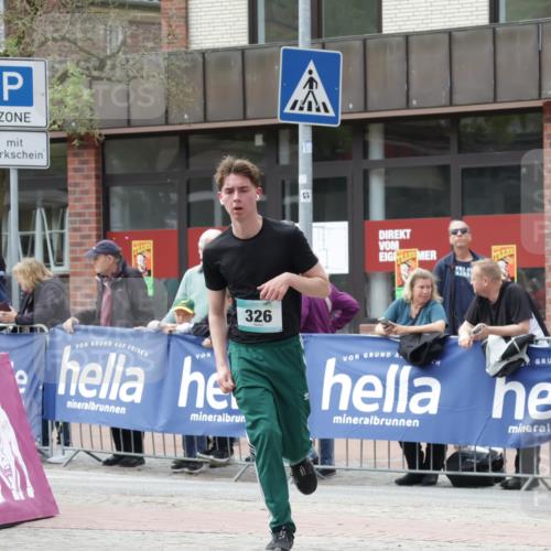 10.05.2026 - 8. Wedeler Halbmarathon Yannick Fuchs http://msf.ph/oto/9714560 10.05.2026 11:30:36 Ziel 294, 326, 626 meine-sportfotos.de