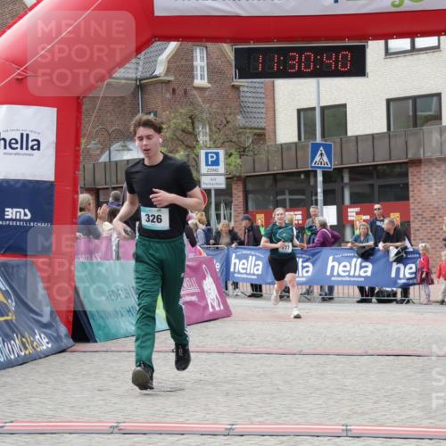 10.05.2026 - 8. Wedeler Halbmarathon Yannick Fuchs http://msf.ph/oto/9714581 10.05.2026 11:30:39 Ziel 326, 341, 626, 777 meine-sportfotos.de