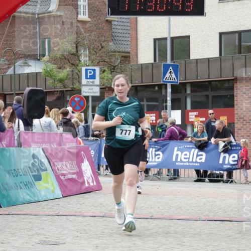 10.05.2026 - 8. Wedeler Halbmarathon Yannick Fuchs http://msf.ph/oto/9714602 10.05.2026 11:30:42 Ziel 326, 341, 777, 2007 meine-sportfotos.de