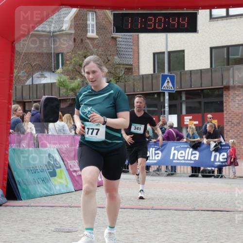 10.05.2026 - 8. Wedeler Halbmarathon Yannick Fuchs http://msf.ph/oto/9714613 10.05.2026 11:30:43 Ziel 326, 341, 777, 2007 meine-sportfotos.de