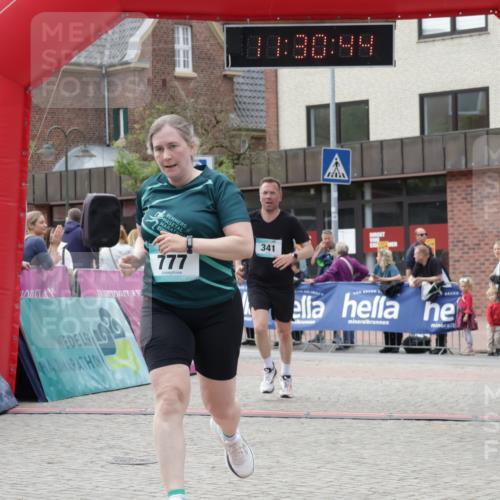 10.05.2026 - 8. Wedeler Halbmarathon Yannick Fuchs http://msf.ph/oto/9714615 10.05.2026 11:30:43 Ziel 326, 341, 777, 2007 meine-sportfotos.de