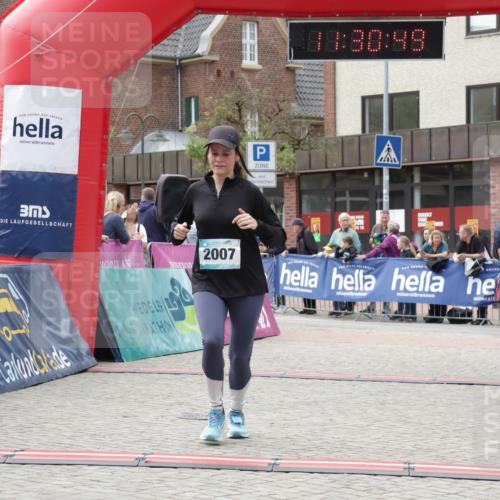 10.05.2026 - 8. Wedeler Halbmarathon Yannick Fuchs http://msf.ph/oto/9714656 10.05.2026 11:30:47 Ziel 341, 777, 2007 meine-sportfotos.de