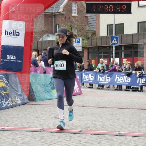 10.05.2026 - 8. Wedeler Halbmarathon Yannick Fuchs http://msf.ph/oto/9714659 10.05.2026 11:30:48 Ziel 341, 777, 2007 meine-sportfotos.de