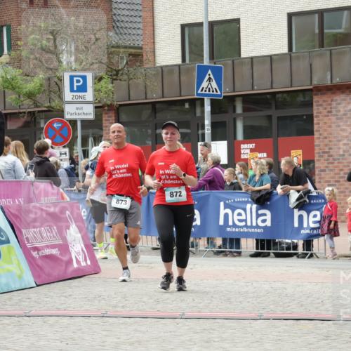 10.05.2026 - 8. Wedeler Halbmarathon Yannick Fuchs http://msf.ph/oto/9714676 10.05.2026 11:30:57 Ziel 872, 873 meine-sportfotos.de