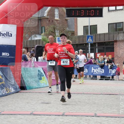 10.05.2026 - 8. Wedeler Halbmarathon Yannick Fuchs http://msf.ph/oto/9714709 10.05.2026 11:30:59 Ziel 433, 872, 873, 2154 meine-sportfotos.de