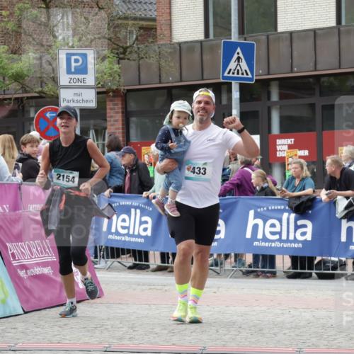 10.05.2026 - 8. Wedeler Halbmarathon Yannick Fuchs http://msf.ph/oto/9714723 10.05.2026 11:31:01 Ziel 433, 872, 873, 910, 2154 meine-sportfotos.de