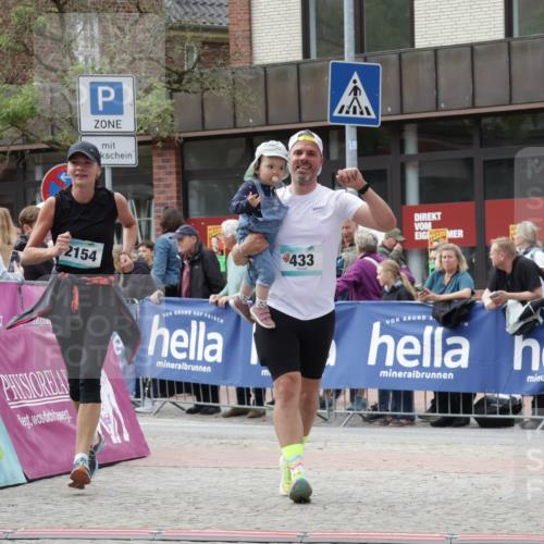 10.05.2026 - 8. Wedeler Halbmarathon Yannick Fuchs http://msf.ph/oto/9714727 10.05.2026 11:31:01 Ziel 433, 872, 873, 910, 2154 meine-sportfotos.de