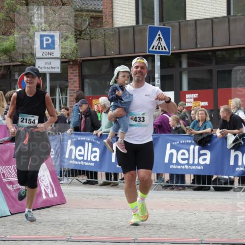 10.05.2026 - 8. Wedeler Halbmarathon Yannick Fuchs http://msf.ph/oto/9714730 10.05.2026 11:31:02 Ziel 433, 872, 873, 910, 2154 meine-sportfotos.de