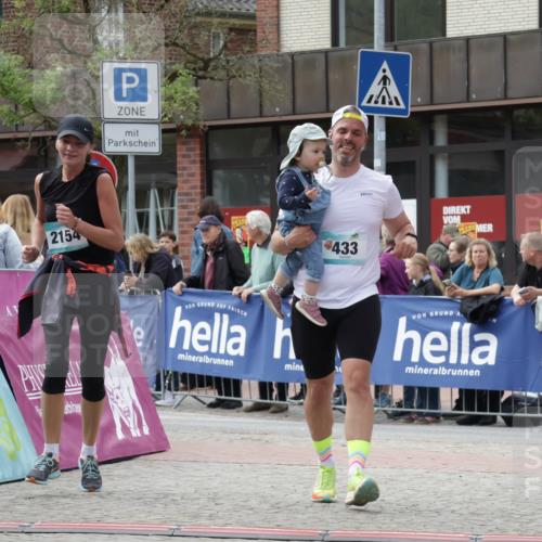 10.05.2026 - 8. Wedeler Halbmarathon Yannick Fuchs http://msf.ph/oto/9714733 10.05.2026 11:31:02 Ziel 433, 872, 873, 910, 2154 meine-sportfotos.de