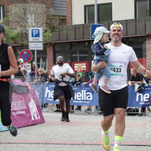 10.05.2026 - 8. Wedeler Halbmarathon Yannick Fuchs http://msf.ph/oto/9714755 10.05.2026 11:31:03 Ziel 433, 872, 873, 910, 2154 meine-sportfotos.de