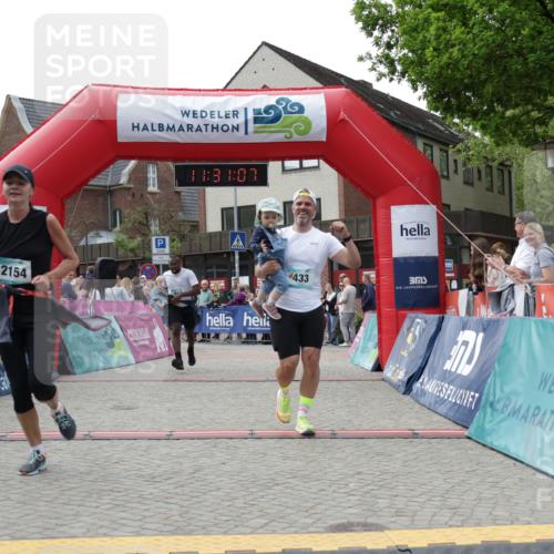 10.05.2026 - 8. Wedeler Halbmarathon Yannick Fuchs http://msf.ph/oto/9714777 10.05.2026 11:31:05 Ziel 433, 873, 910, 981, 2154 meine-sportfotos.de