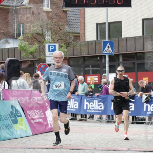 10.05.2026 - 8. Wedeler Halbmarathon Yannick Fuchs http://msf.ph/oto/9714810 10.05.2026 11:31:08 Ziel 433, 852, 910, 981, 2154 meine-sportfotos.de
