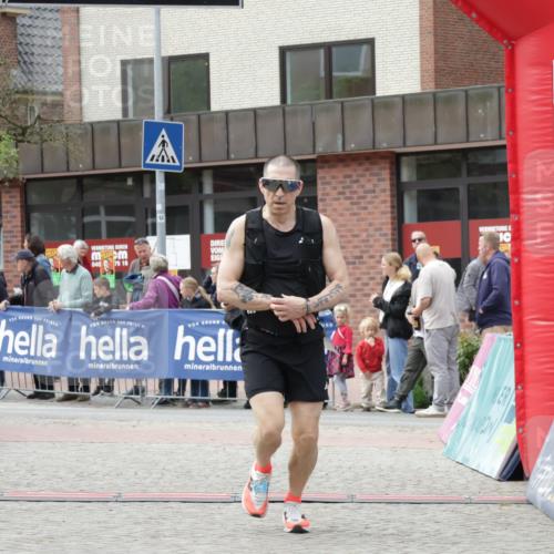 10.05.2026 - 8. Wedeler Halbmarathon Yannick Fuchs http://msf.ph/oto/9714827 10.05.2026 11:31:10 Ziel 277, 852, 910, 981 meine-sportfotos.de