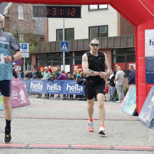 10.05.2026 - 8. Wedeler Halbmarathon Yannick Fuchs http://msf.ph/oto/9714836 10.05.2026 11:31:10 Ziel 277, 852, 910, 981 meine-sportfotos.de