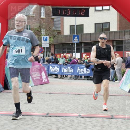 10.05.2026 - 8. Wedeler Halbmarathon Yannick Fuchs http://msf.ph/oto/9714839 10.05.2026 11:31:10 Ziel 277, 852, 910, 981 meine-sportfotos.de