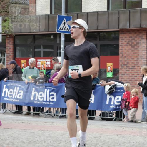 10.05.2026 - 8. Wedeler Halbmarathon Yannick Fuchs http://msf.ph/oto/9714858 10.05.2026 11:31:14 Ziel 277, 852, 981 meine-sportfotos.de