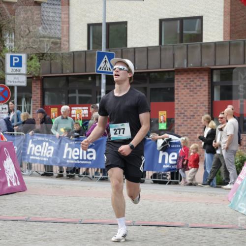 10.05.2026 - 8. Wedeler Halbmarathon Yannick Fuchs http://msf.ph/oto/9714860 10.05.2026 11:31:14 Ziel 277, 852, 981 meine-sportfotos.de