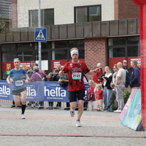 10.05.2026 - 8. Wedeler Halbmarathon Yannick Fuchs http://msf.ph/oto/9714893 10.05.2026 11:31:25 Ziel 2121, 2239 meine-sportfotos.de