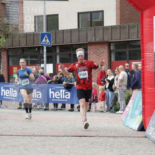 10.05.2026 - 8. Wedeler Halbmarathon Yannick Fuchs http://msf.ph/oto/9714896 10.05.2026 11:31:25 Ziel 2121, 2239 meine-sportfotos.de