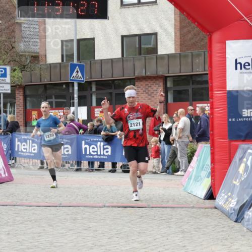10.05.2026 - 8. Wedeler Halbmarathon Yannick Fuchs http://msf.ph/oto/9714899 10.05.2026 11:31:25 Ziel 2121, 2239 meine-sportfotos.de
