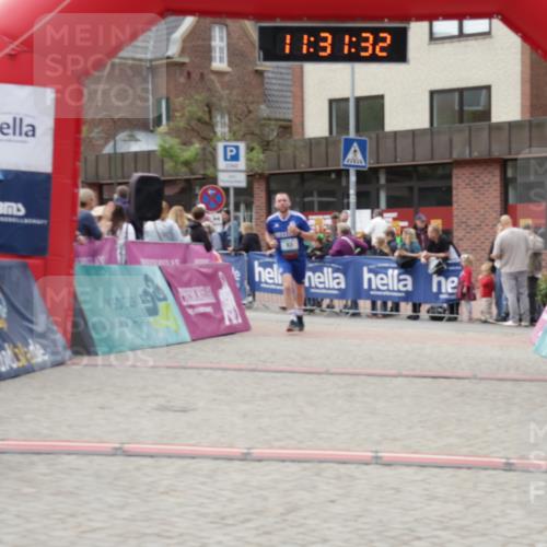 10.05.2026 - 8. Wedeler Halbmarathon Yannick Fuchs http://msf.ph/oto/9714952 10.05.2026 11:31:30 Ziel 83, 2121, 2239, 2244 meine-sportfotos.de