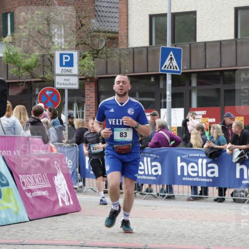 10.05.2026 - 8. Wedeler Halbmarathon Yannick Fuchs http://msf.ph/oto/9714954 10.05.2026 11:31:31 Ziel 83, 2121, 2239, 2244 meine-sportfotos.de