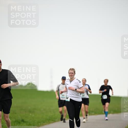 10.05.2026 - 8. Wedeler Halbmarathon Dr. Thomas Lammeyer http://msf.ph/oto/9714998 10.05.2026 12:24:22 Laufen  meine-sportfotos.de