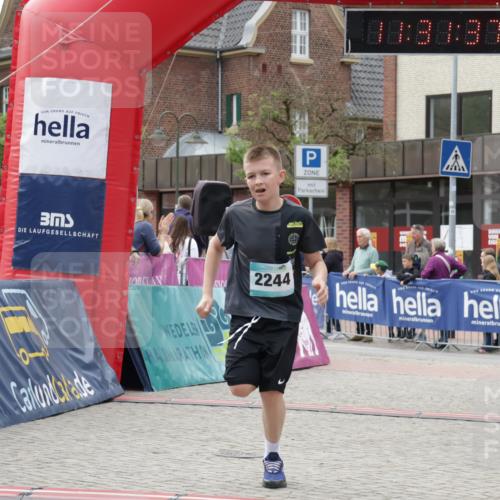 10.05.2026 - 8. Wedeler Halbmarathon Yannick Fuchs http://msf.ph/oto/9714999 10.05.2026 11:31:35 Ziel 83, 300, 2244 meine-sportfotos.de