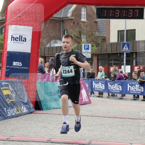 10.05.2026 - 8. Wedeler Halbmarathon Yannick Fuchs http://msf.ph/oto/9715002 10.05.2026 11:31:35 Ziel 83, 300, 2244 meine-sportfotos.de