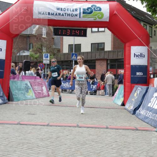 10.05.2026 - 8. Wedeler Halbmarathon Yannick Fuchs http://msf.ph/oto/9715049 10.05.2026 11:31:39 Ziel 300, 2101, 2199, 2244 meine-sportfotos.de