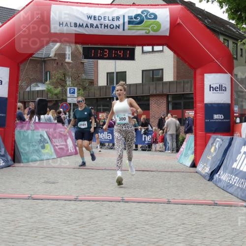 10.05.2026 - 8. Wedeler Halbmarathon Yannick Fuchs http://msf.ph/oto/9715051 10.05.2026 11:31:39 Ziel 300, 2101, 2199, 2244 meine-sportfotos.de
