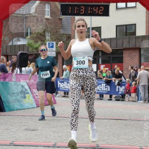 10.05.2026 - 8. Wedeler Halbmarathon Yannick Fuchs http://msf.ph/oto/9715057 10.05.2026 11:31:40 Ziel 300, 2101, 2199, 2244 meine-sportfotos.de