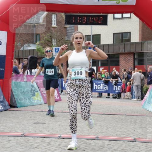 10.05.2026 - 8. Wedeler Halbmarathon Yannick Fuchs http://msf.ph/oto/9715060 10.05.2026 11:31:40 Ziel 300, 2101, 2199, 2244 meine-sportfotos.de