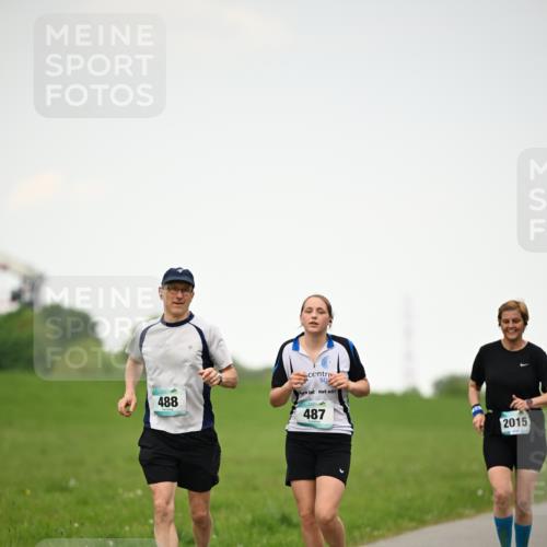 10.05.2026 - 8. Wedeler Halbmarathon Dr. Thomas Lammeyer http://msf.ph/oto/9715070 10.05.2026 12:24:30 Laufen 488, 487, 2015 meine-sportfotos.de